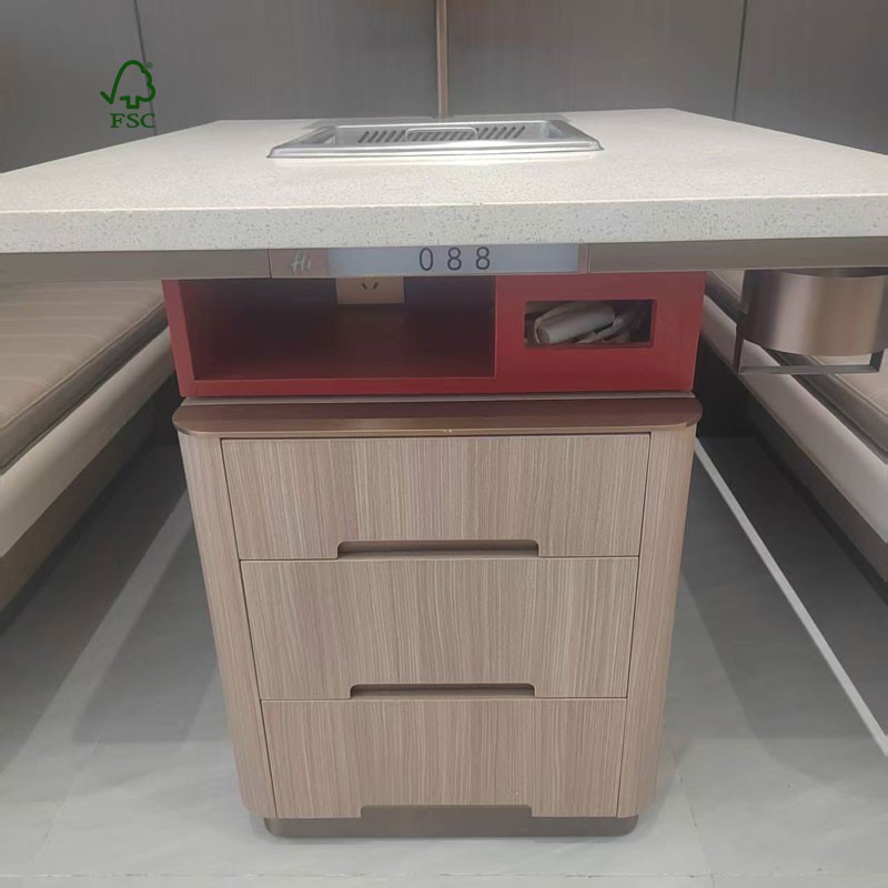 Easy-clean restaruant table 